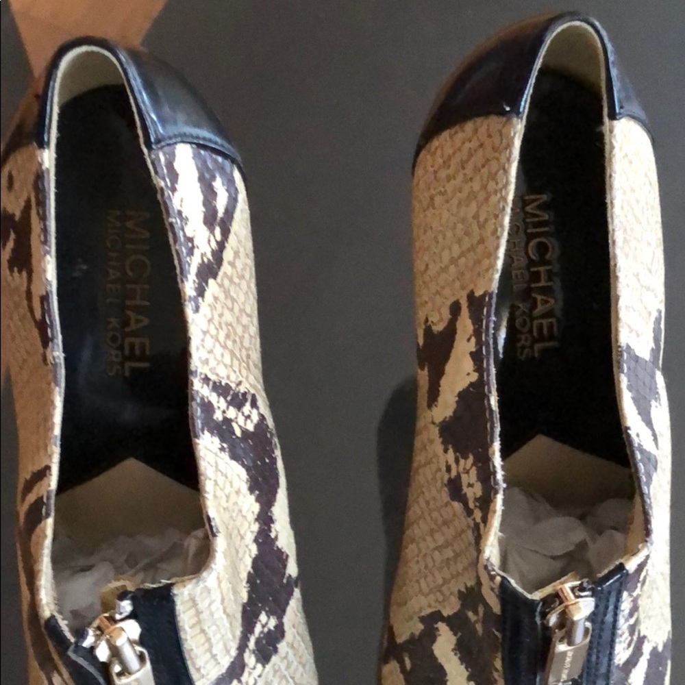 Michael Kors Shoes - Picture 2 of 8